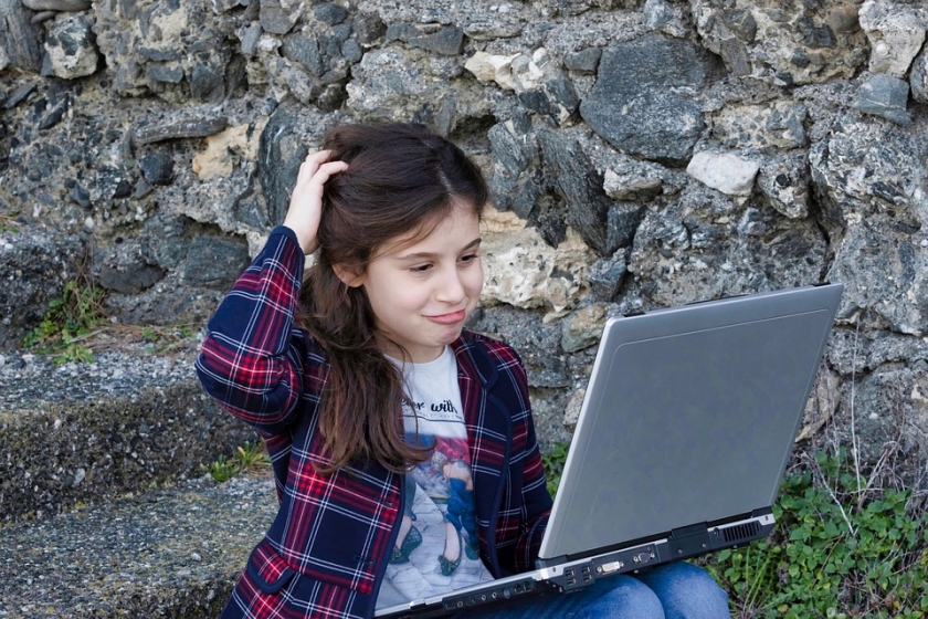 Sociální sítě aneb rizika nezodpovědného chování na internetu